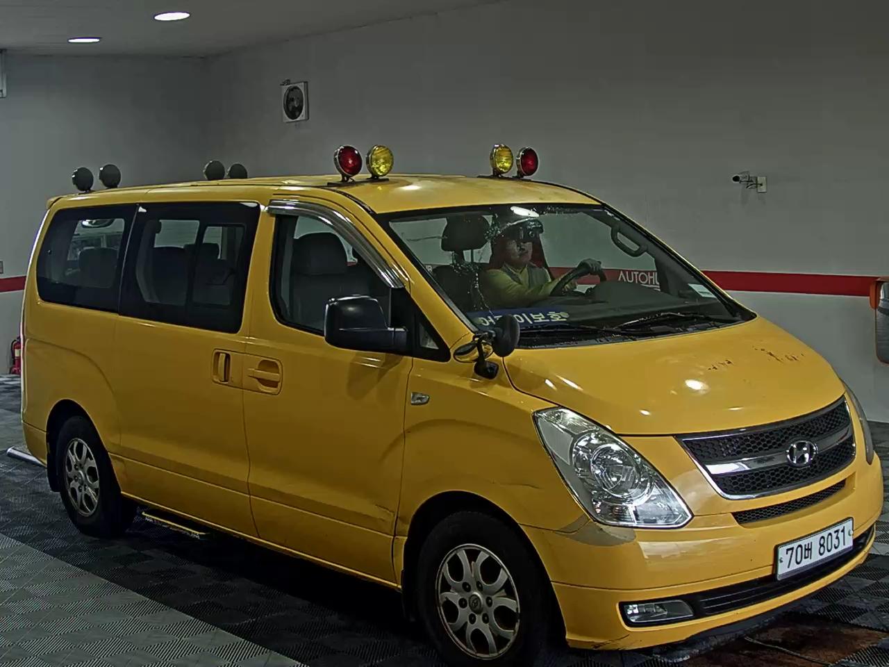 2011 - hyundai grand starex