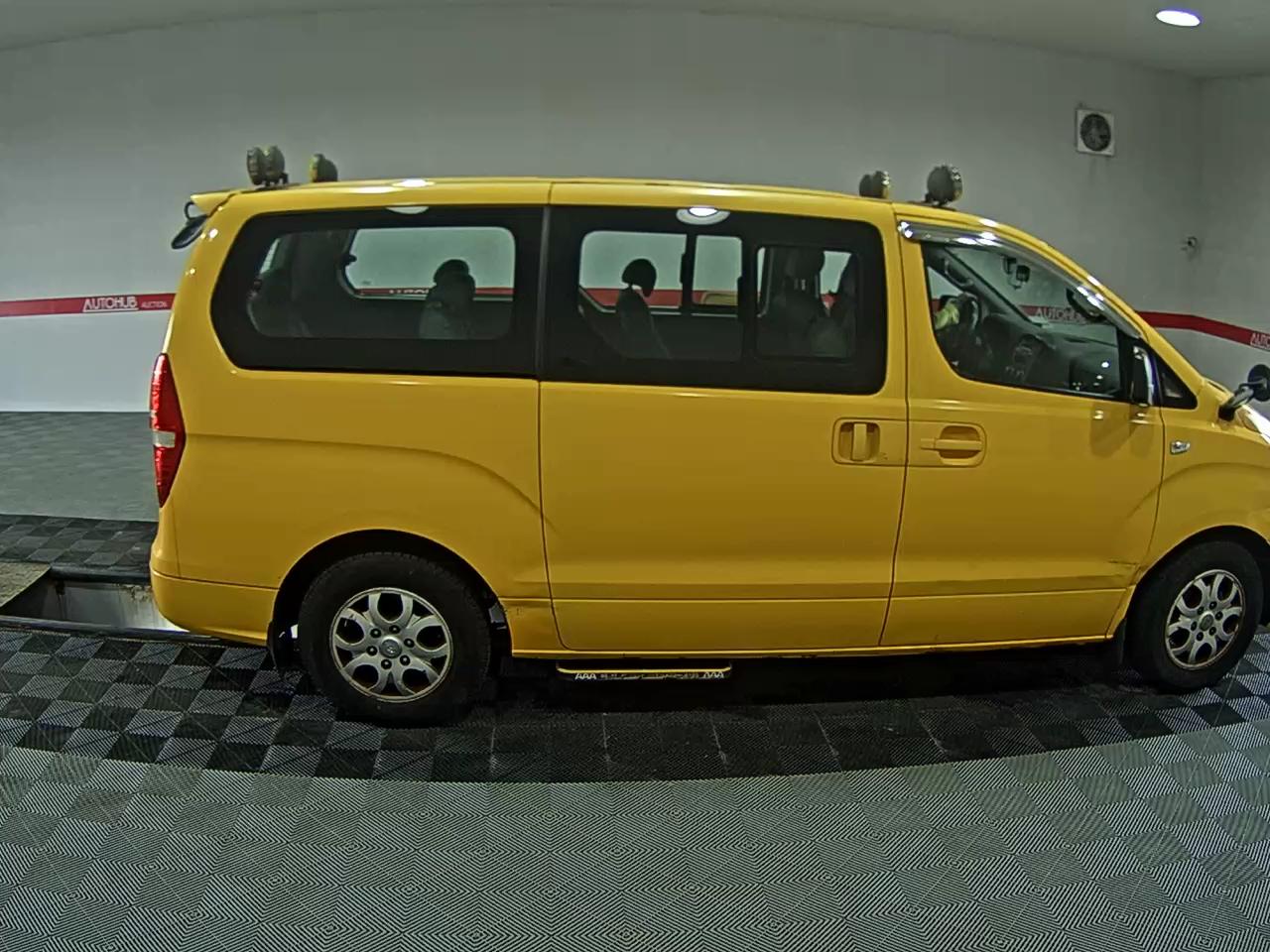 2011 - hyundai grand starex