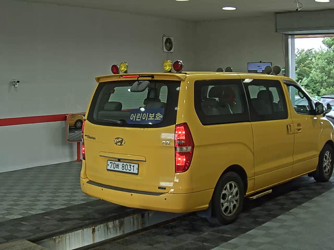 2011 - hyundai grand starex