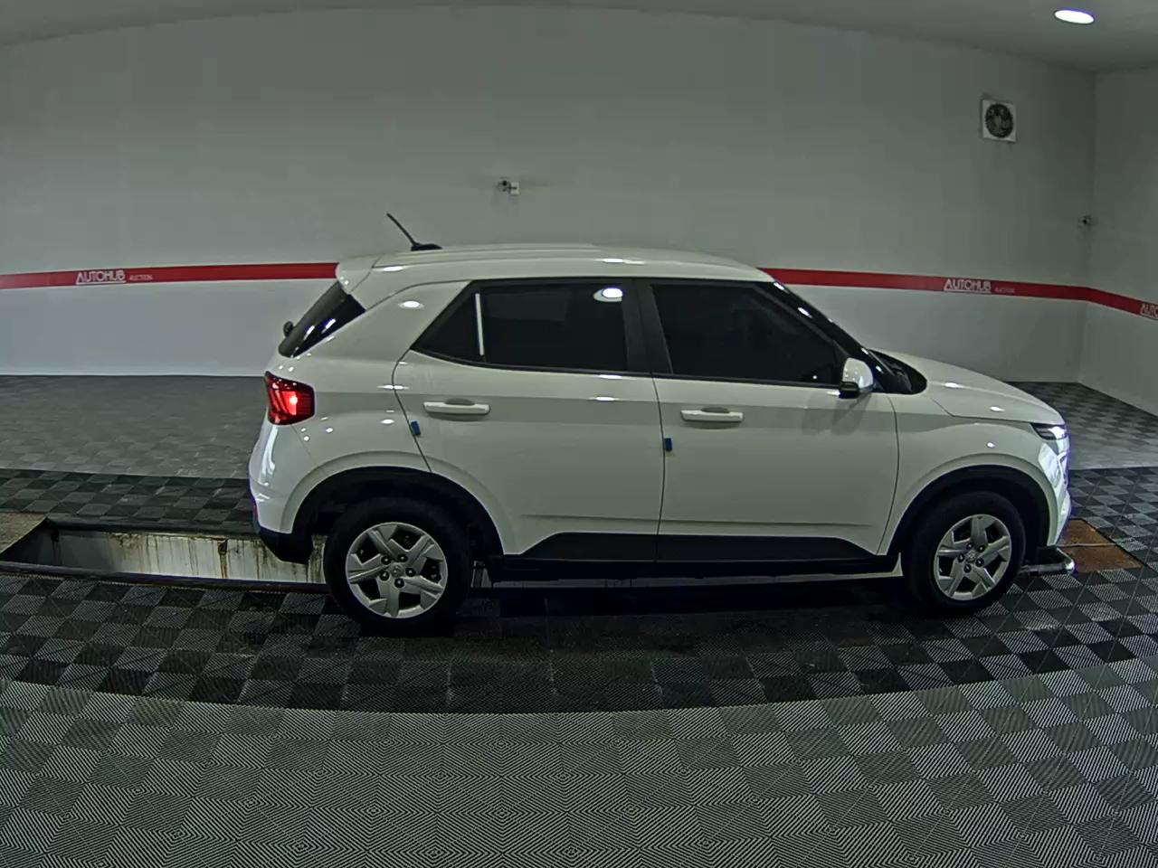 هيونداي فانيو 1.6 بنزين Rental Car سمارت 2023 SMART