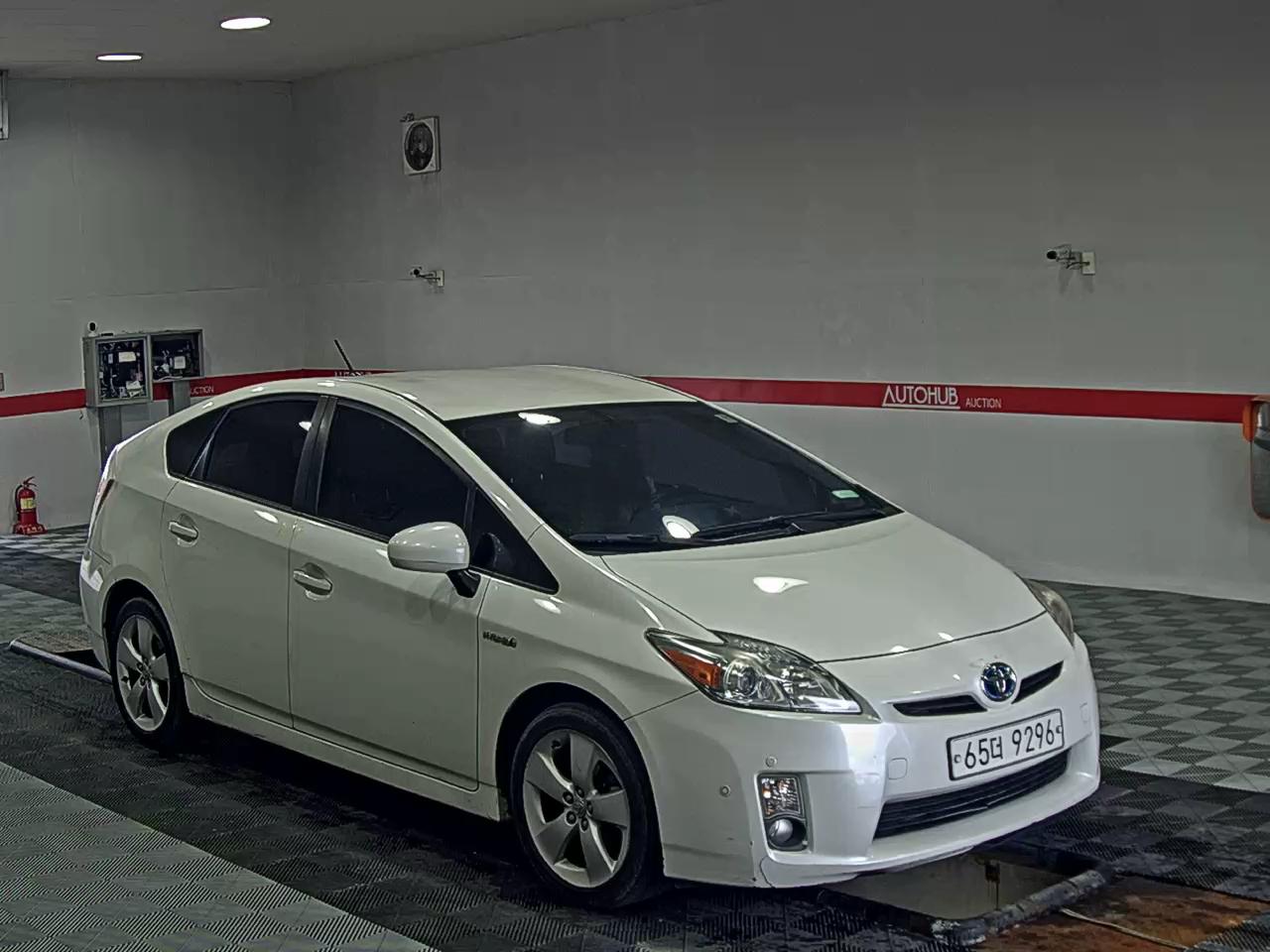 2011 - toyota prius