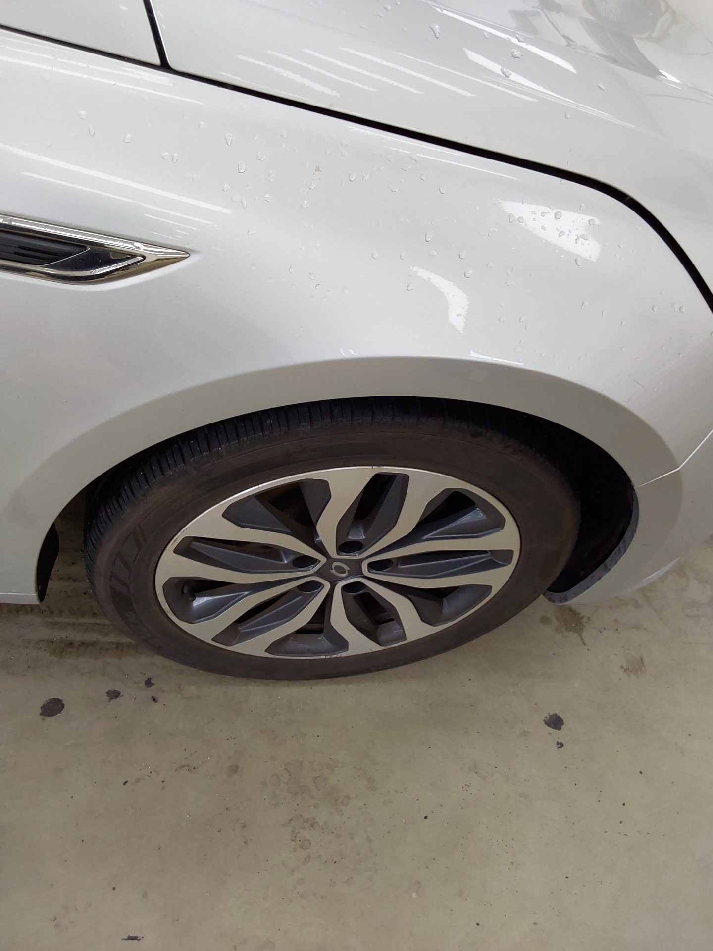 2016 - renault sm6