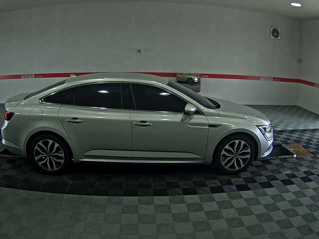 2016 - renault sm6