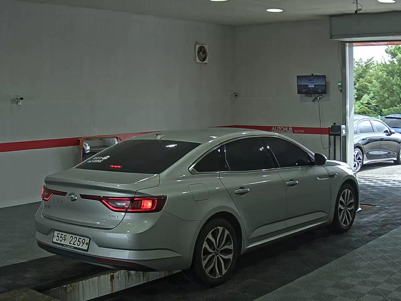 2016 - renault sm6
