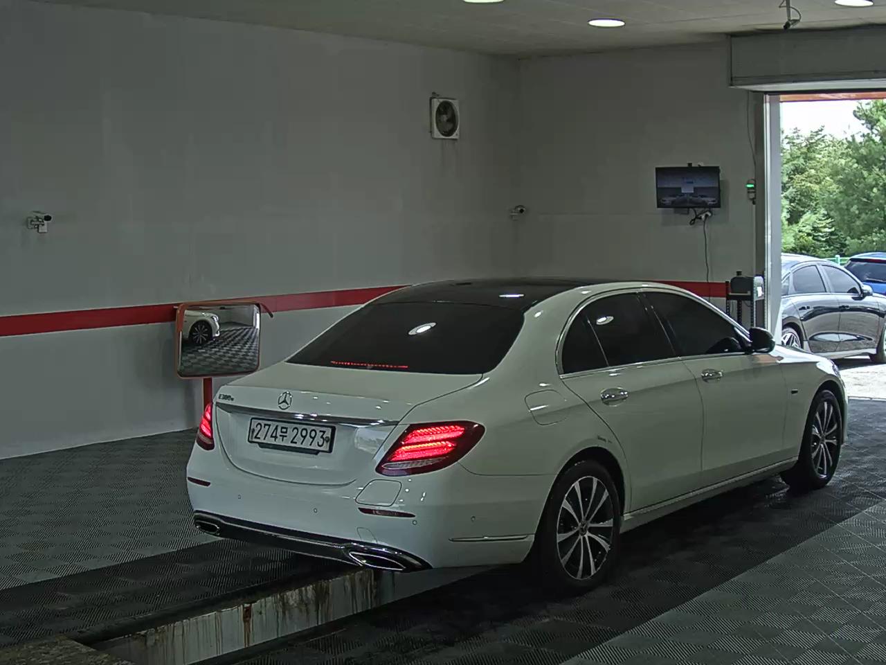 2019 - mercedes-benz e300e