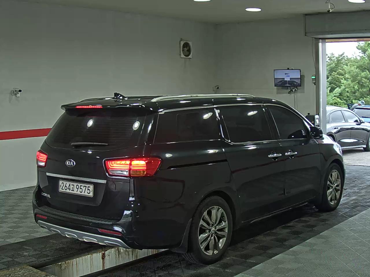 2017 - kia carnival