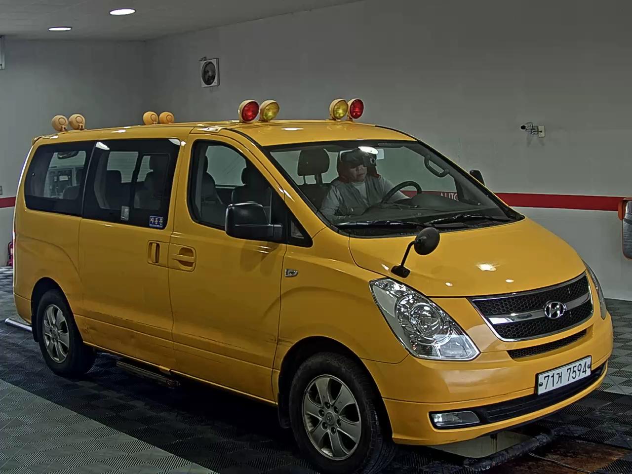 هيونداي Grand Starex Child Safety Vehicle 12 Seater دفع رباعي 2015 child safety vehicle