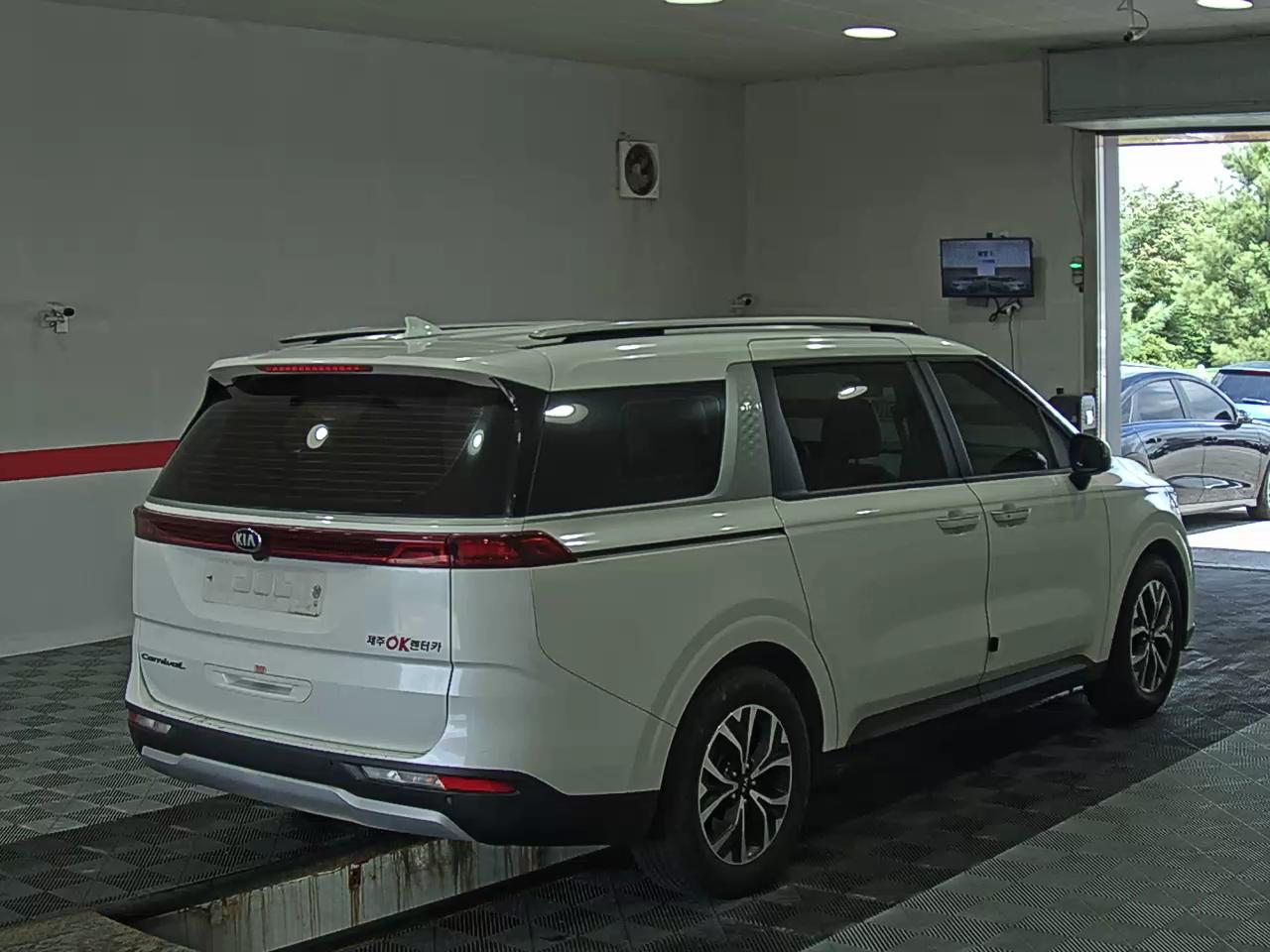 2021 - kia carnival