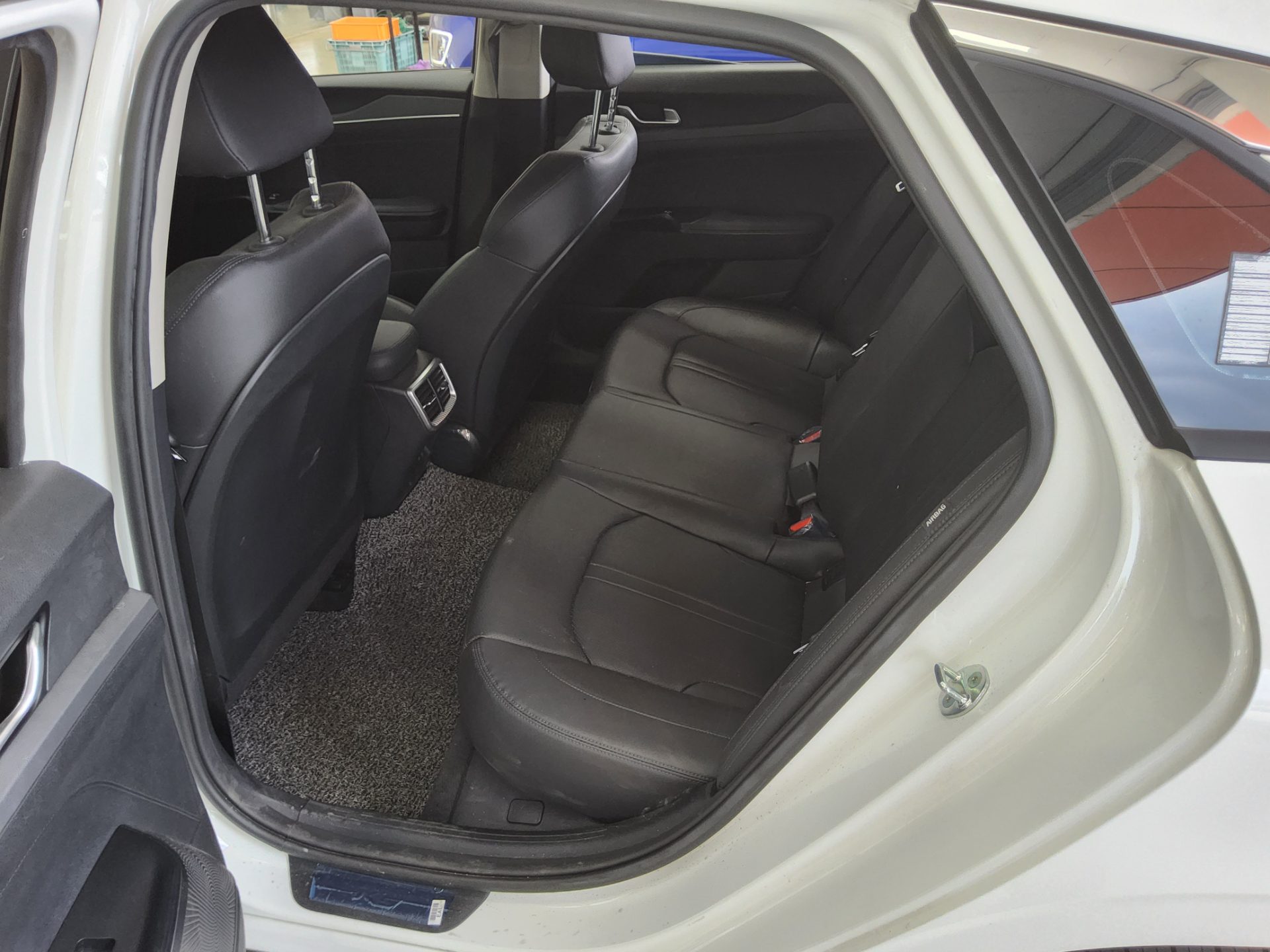 2022 - kia k5