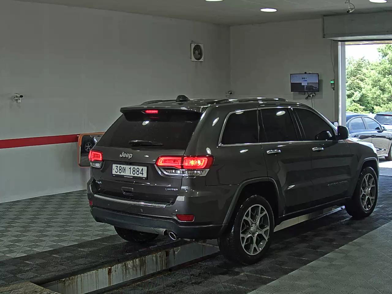 2019 - jeep grand cherokee