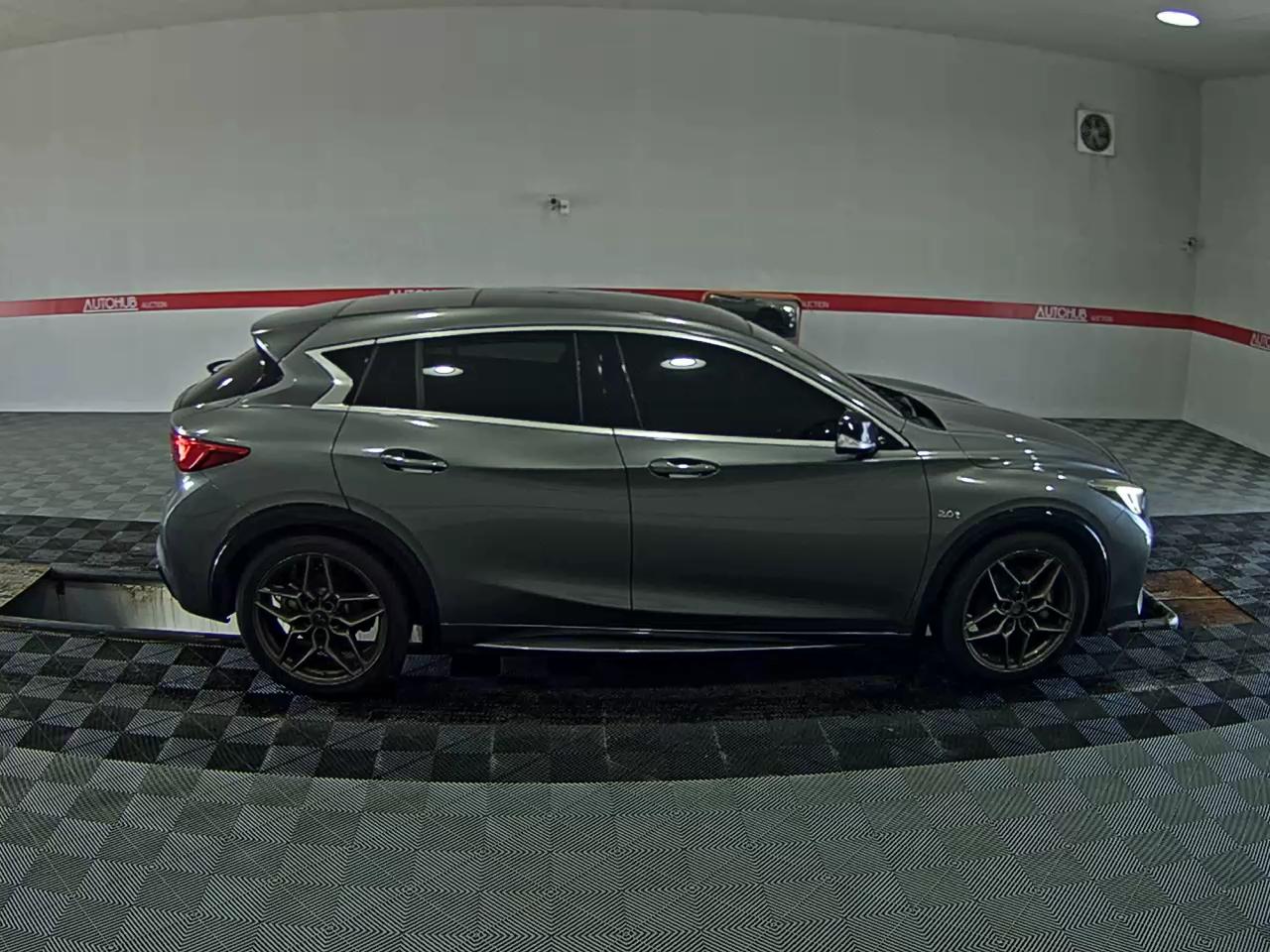 2017 - infiniti q30