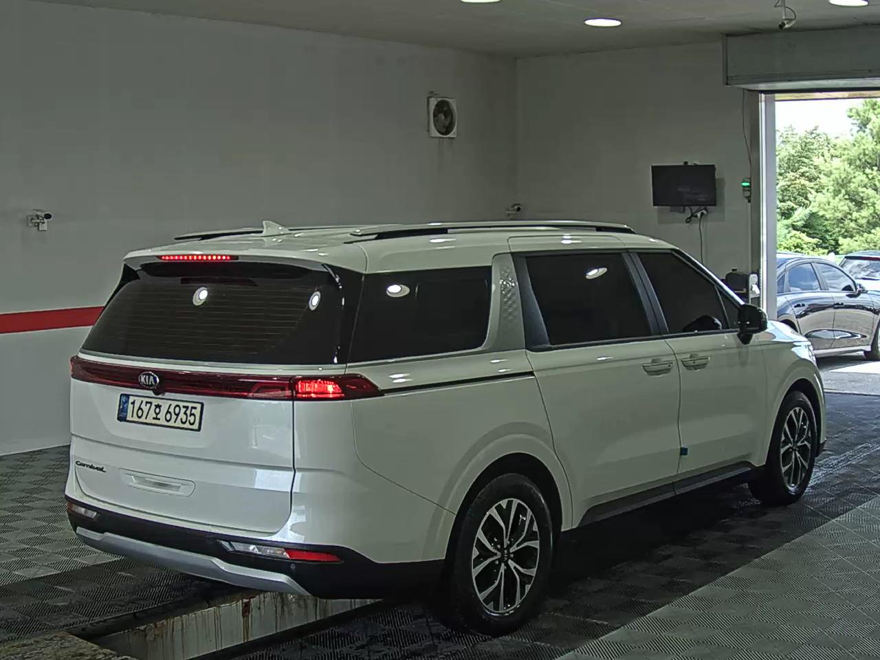 2021 - kia carnival