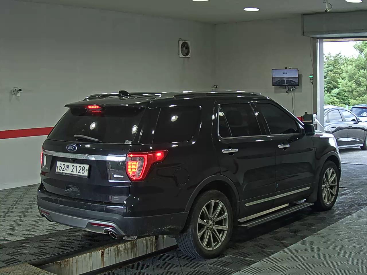 2017 - ford explorer