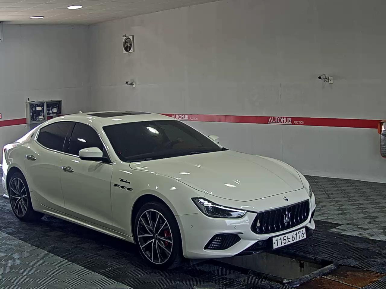2022 - maserati ghibli
