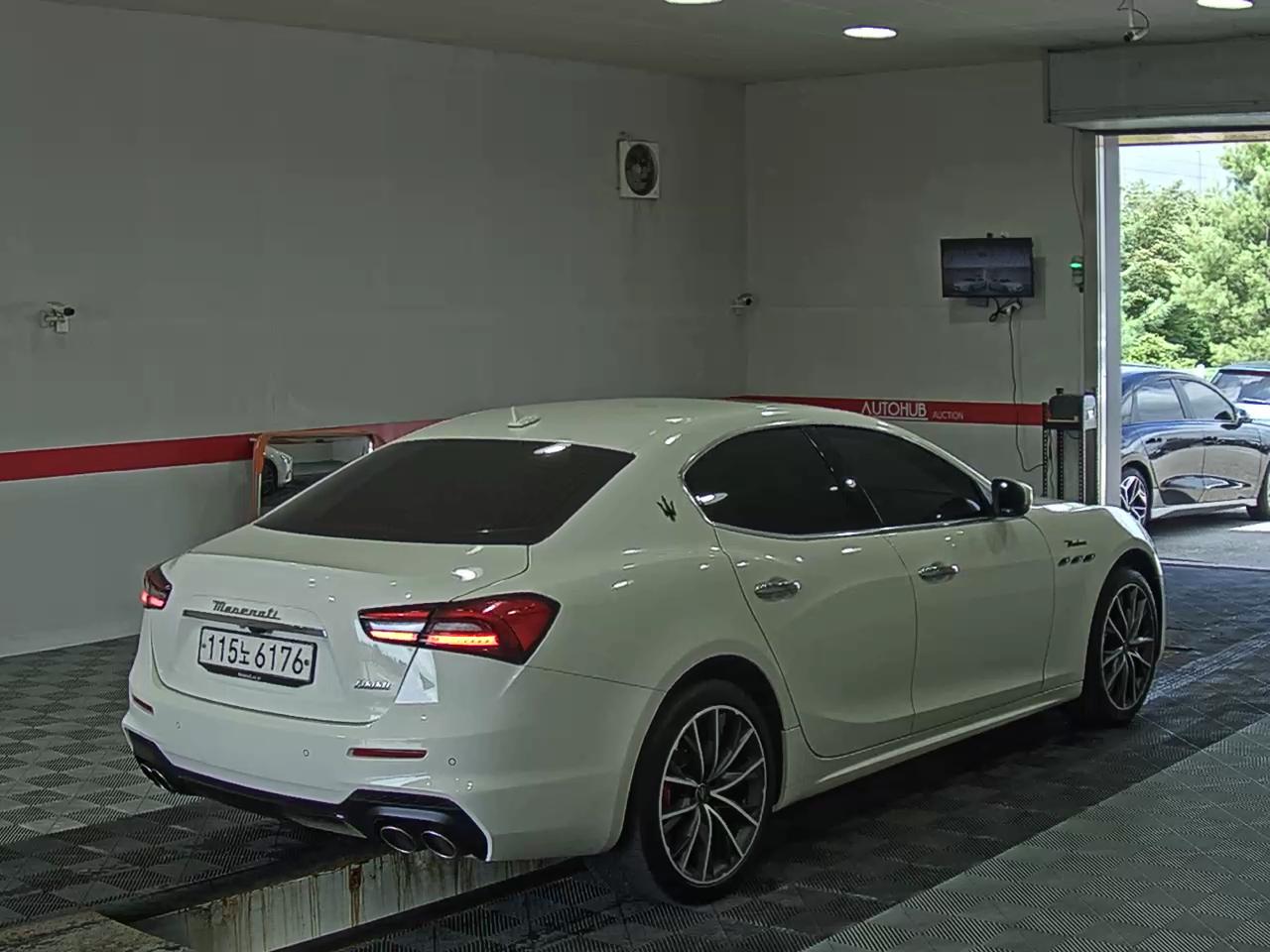 2022 - maserati ghibli