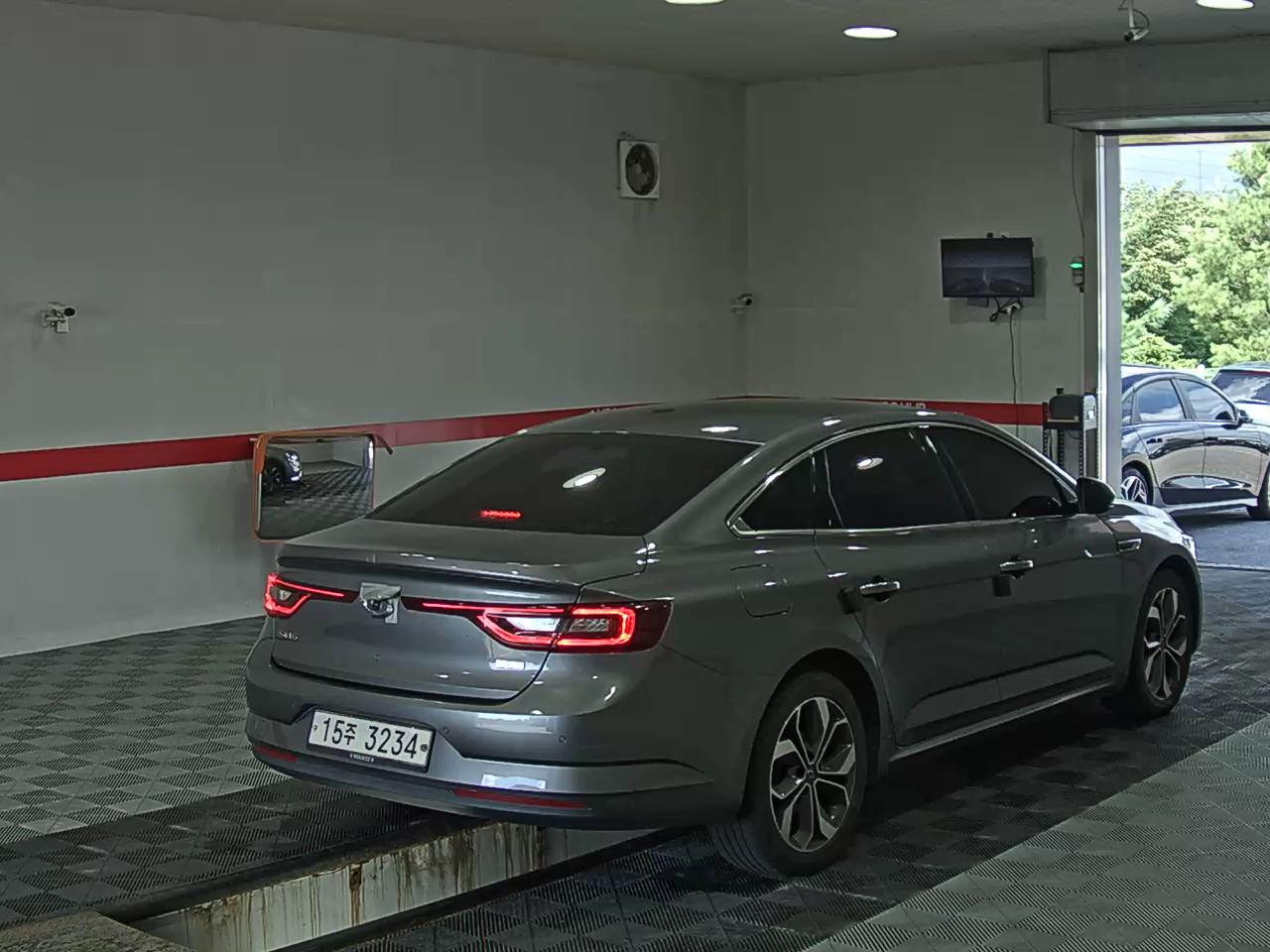 2019 - renault sm6