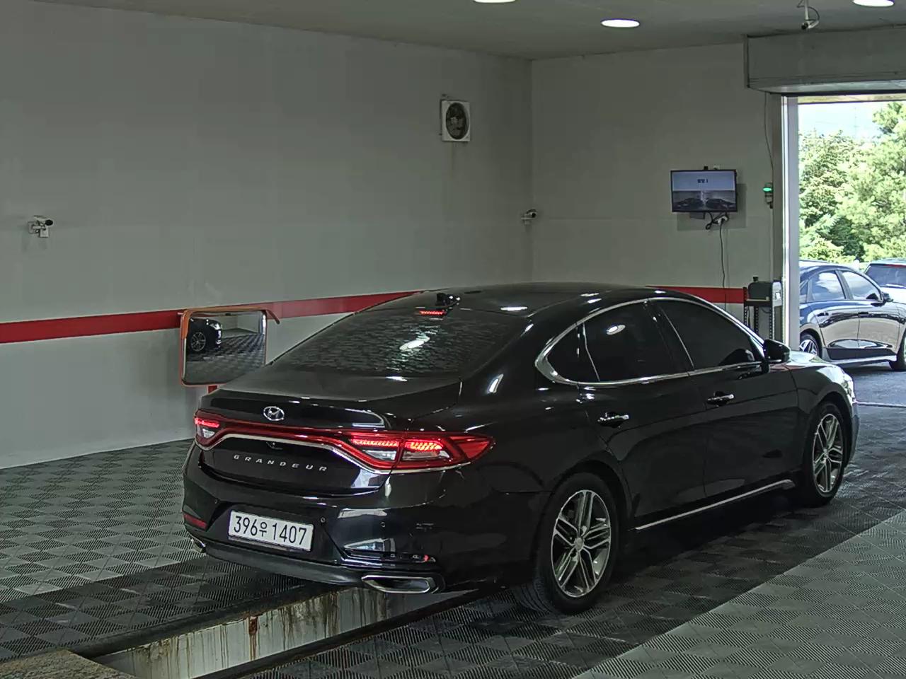 2018 - hyundai grandeur