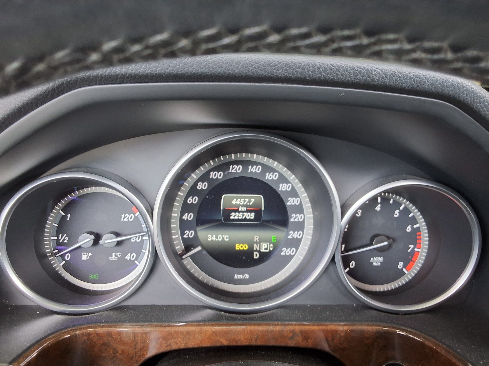 2014 - mercedes-benz e200