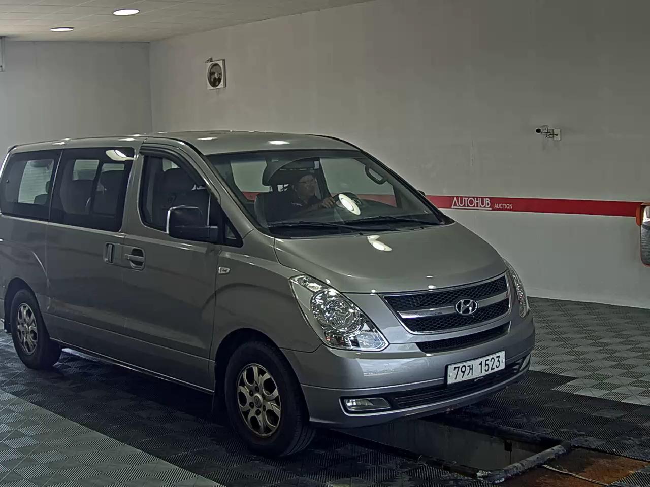2011 - hyundai grand starex