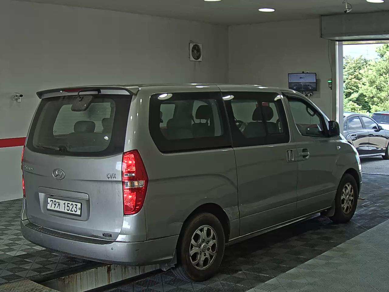 2011 - hyundai grand starex