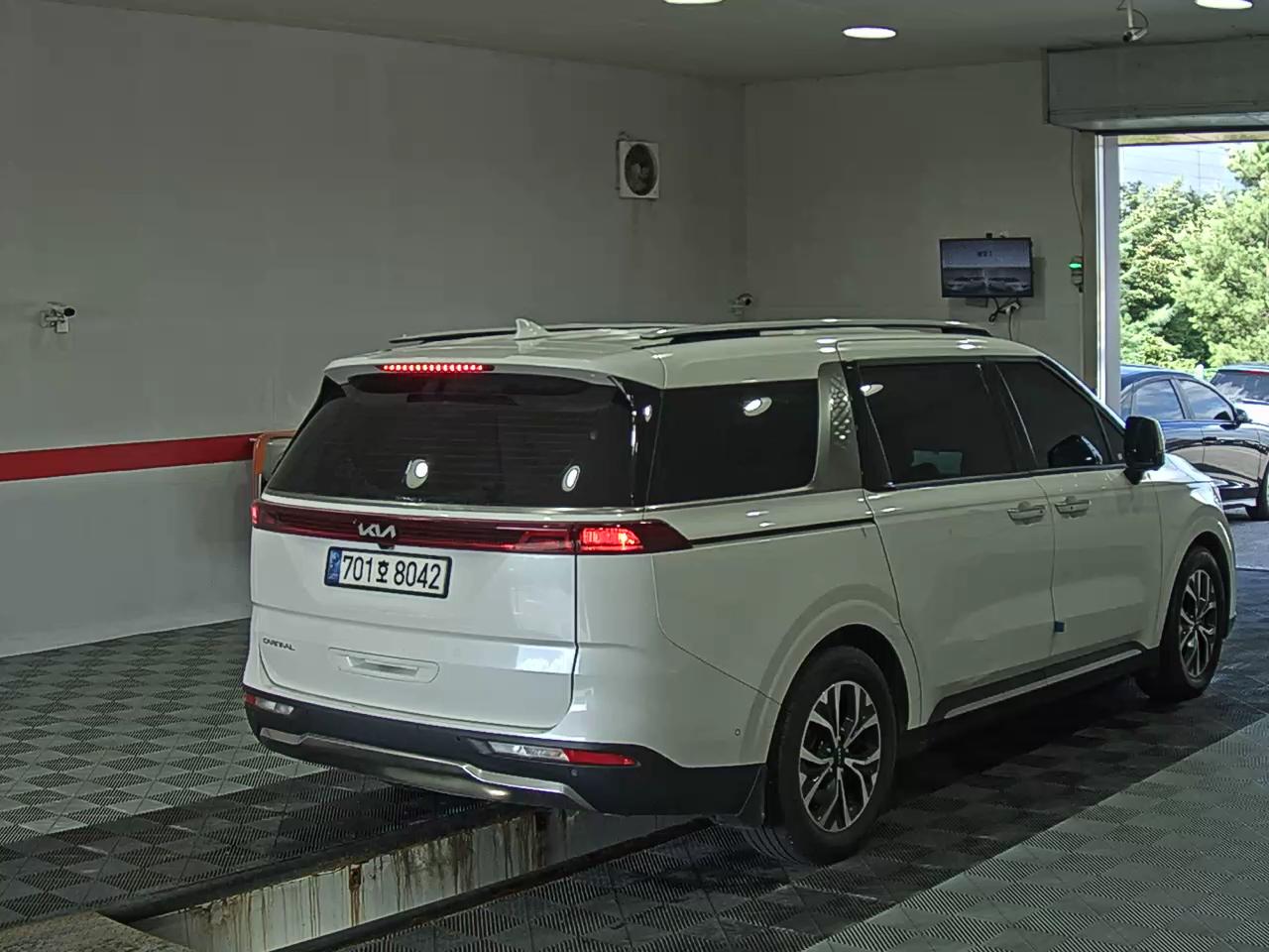 2023 - kia carnival