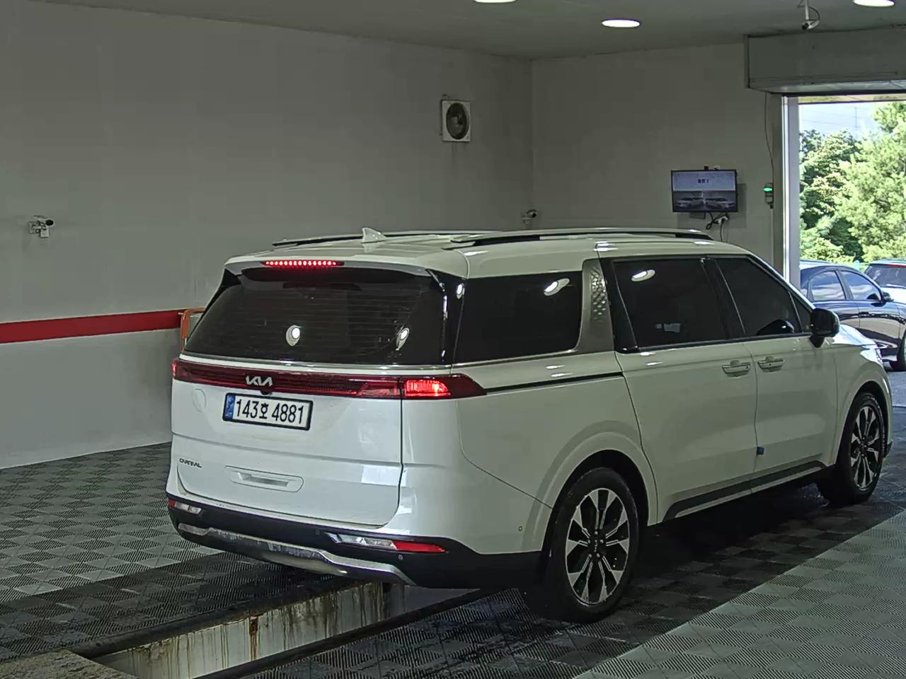 2023 - kia carnival