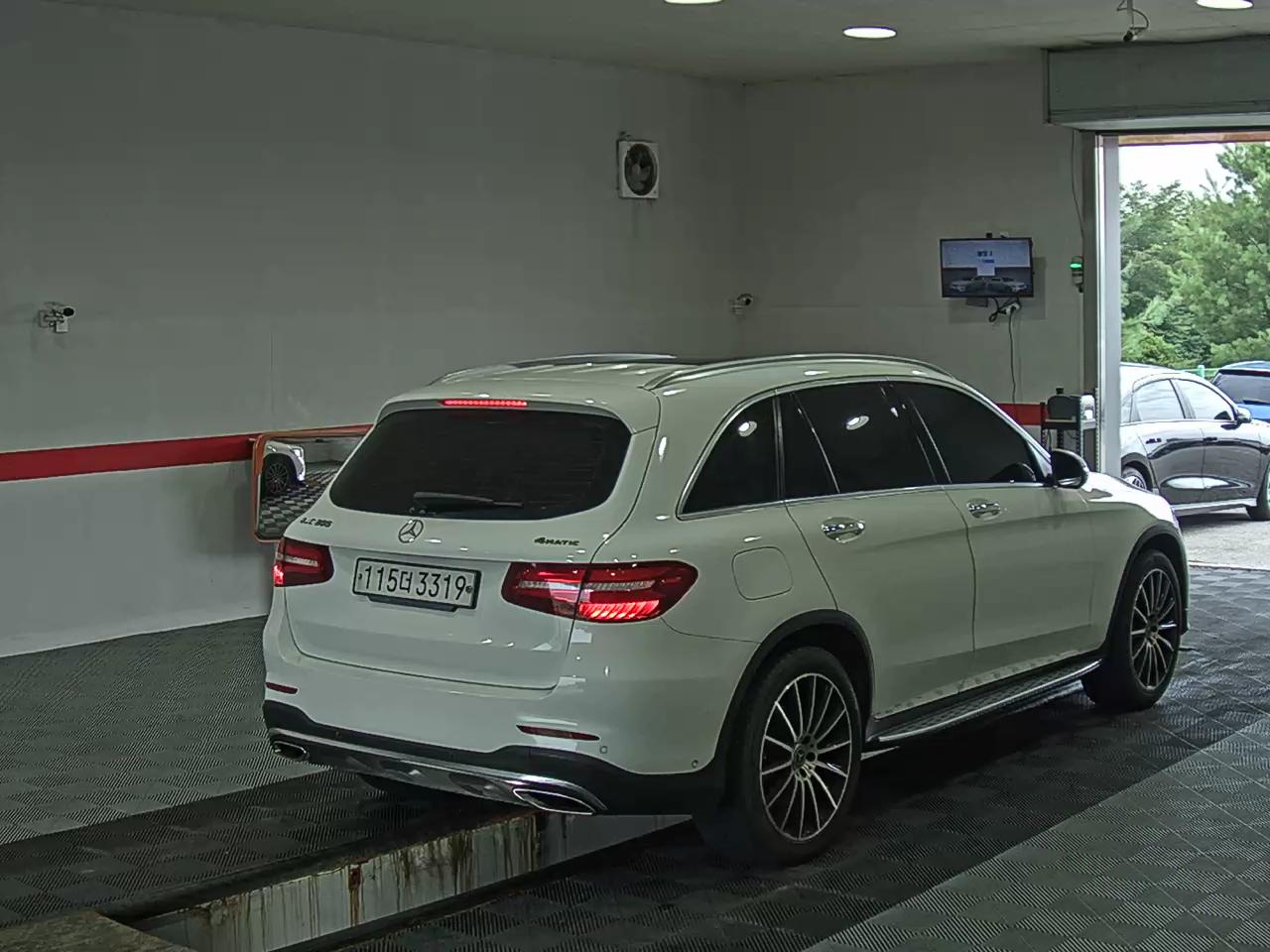 2019 - mercedes-benz glc 300