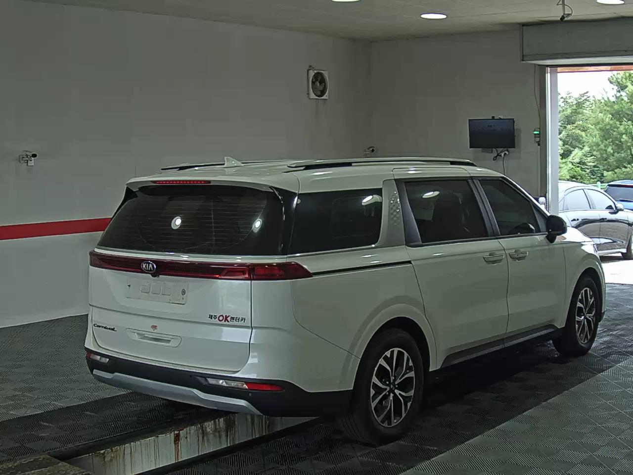 2021 - kia carnival