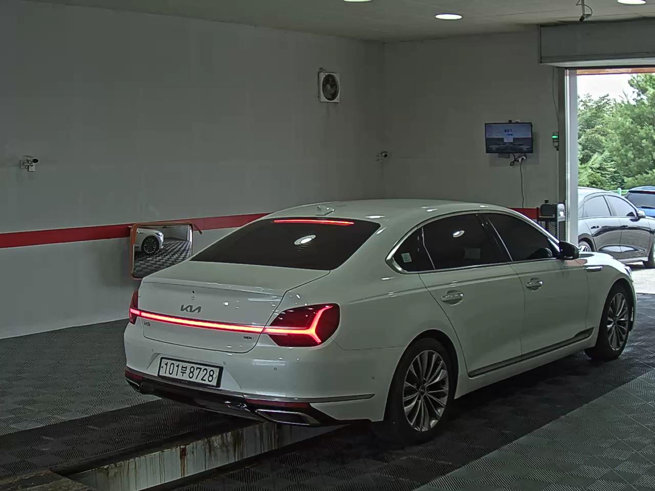 2022 - kia k9