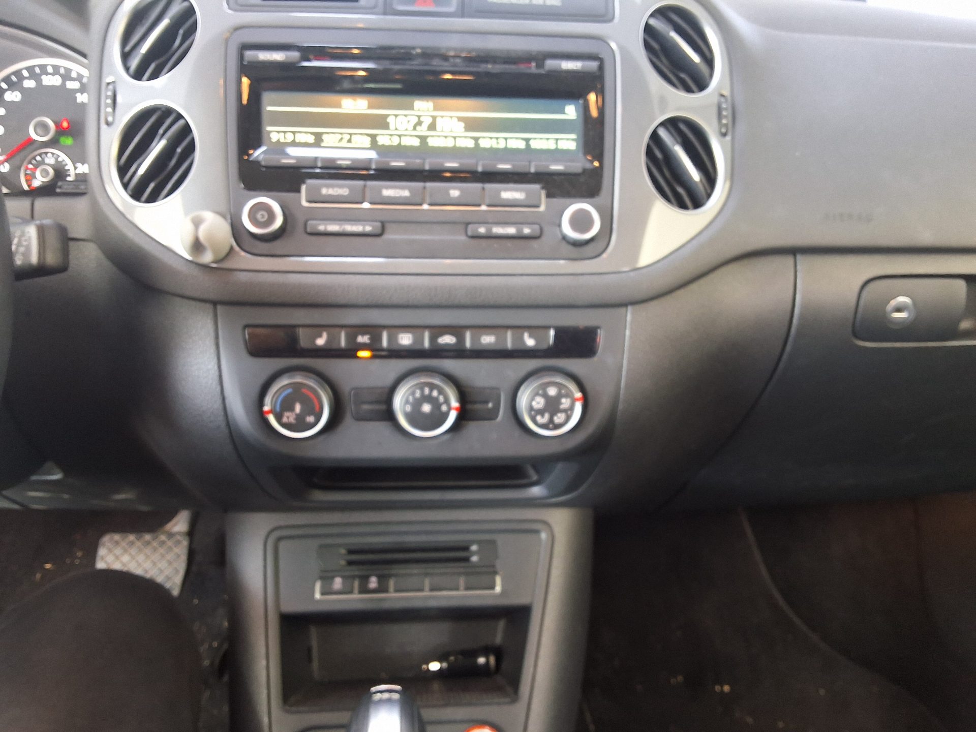 2016 - volkswagen tiguan