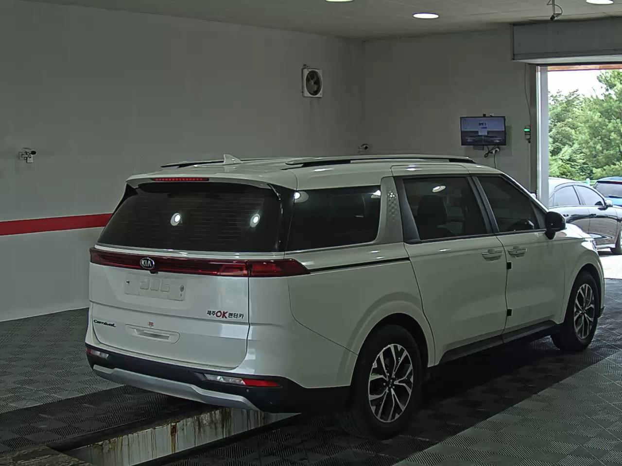 2021 - kia carnival