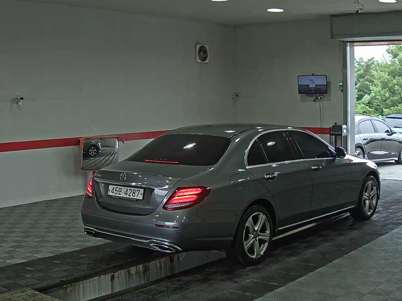 2017 - mercedes-benz e220d
