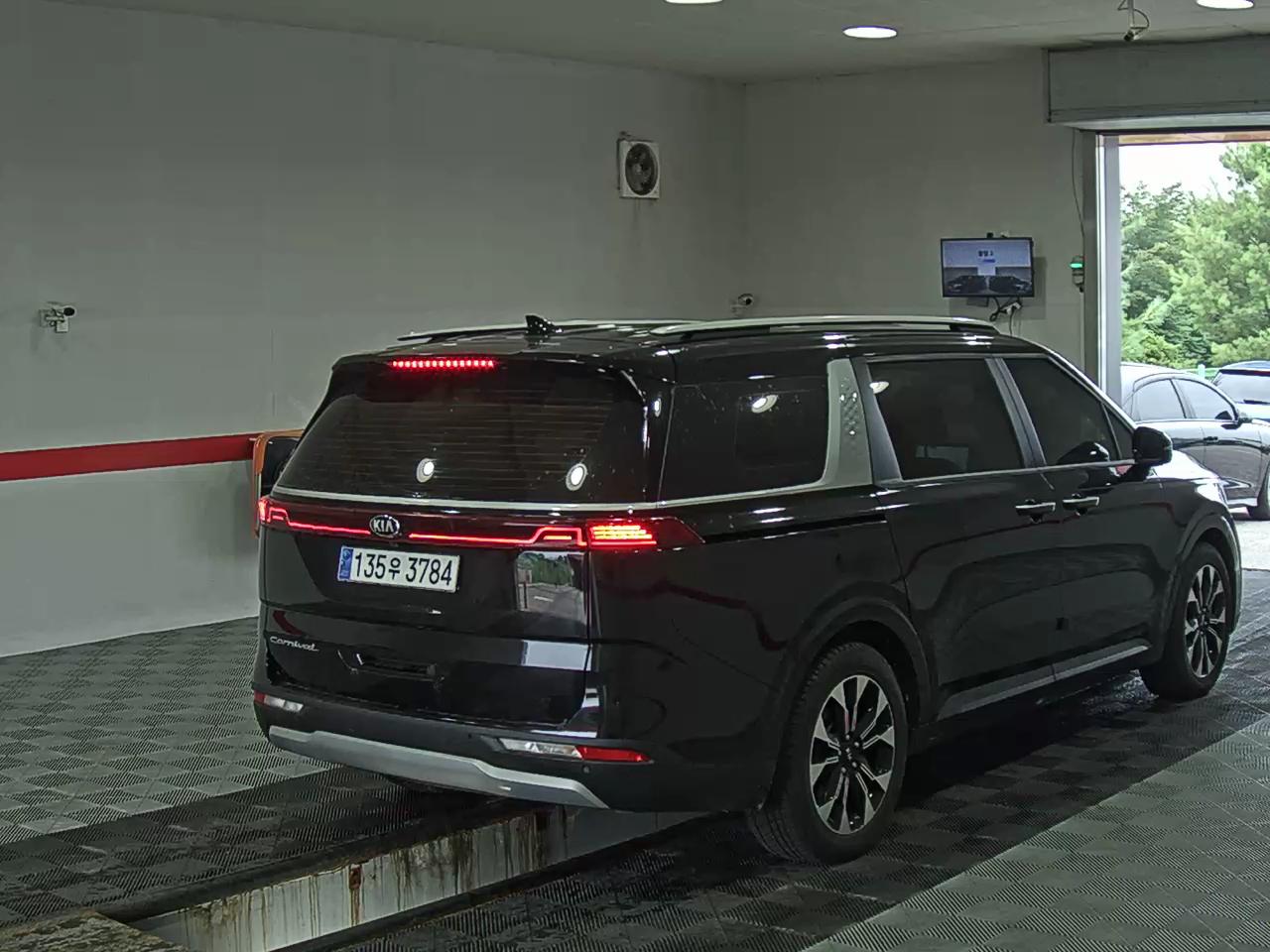 2021 - kia carnival