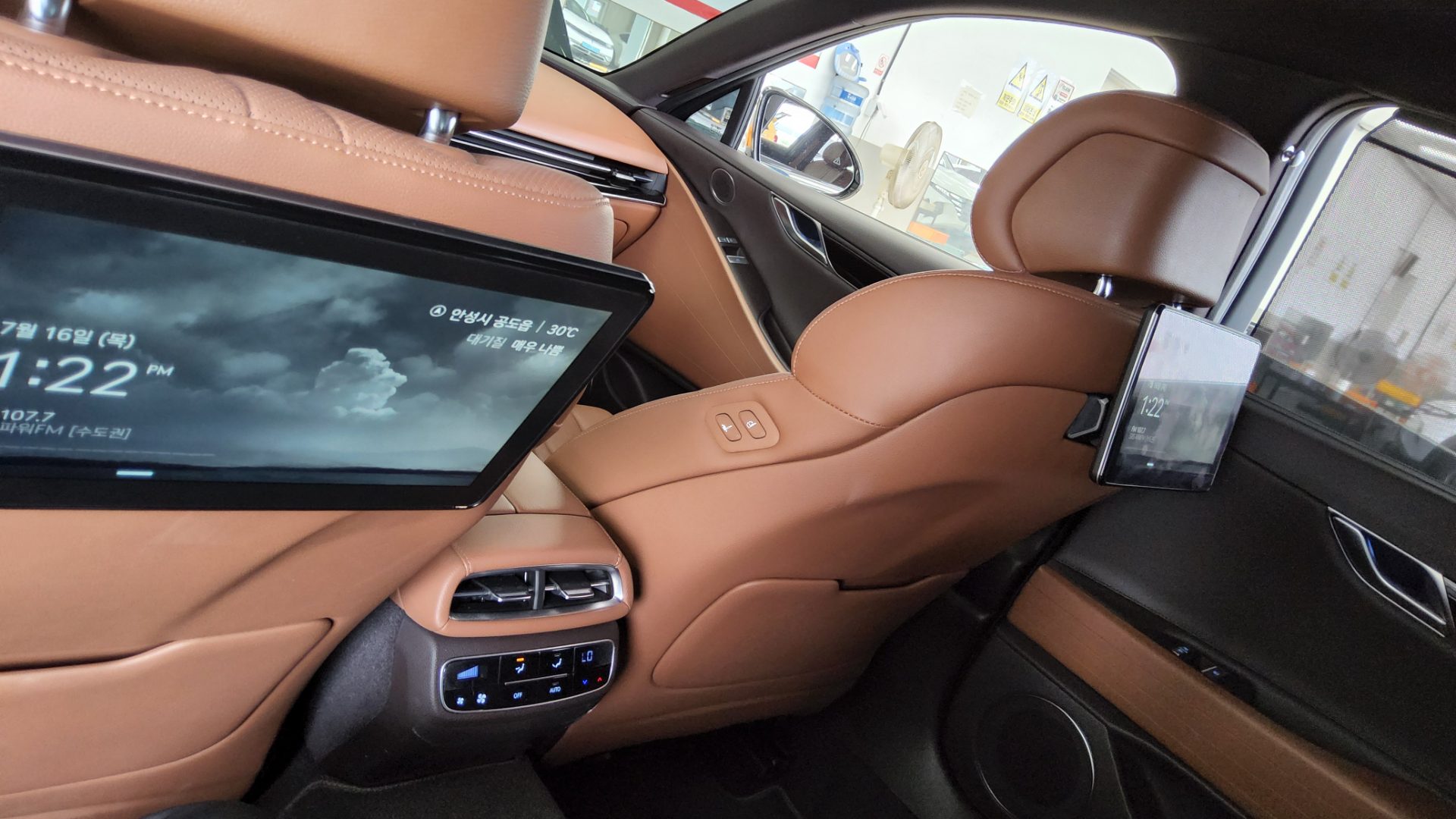 2022 - genesis g80