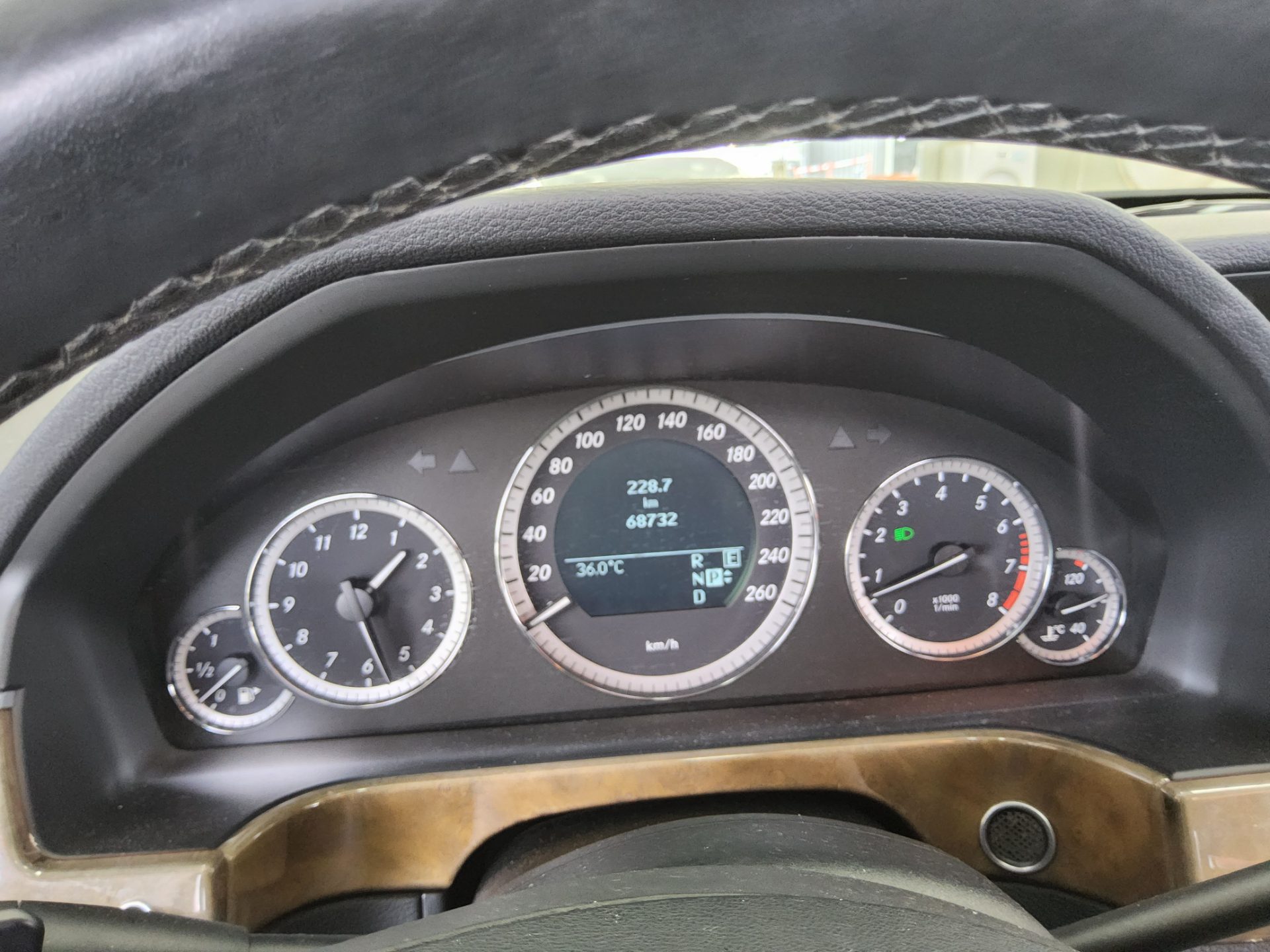 2011 - mercedes-benz e300