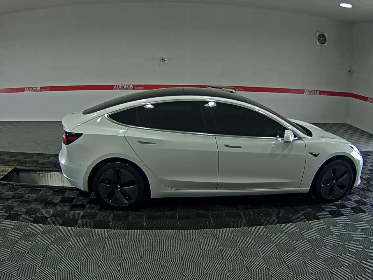 2020 - tesla model 3