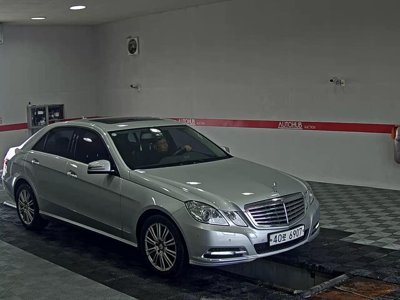 2011 - mercedes-benz e300