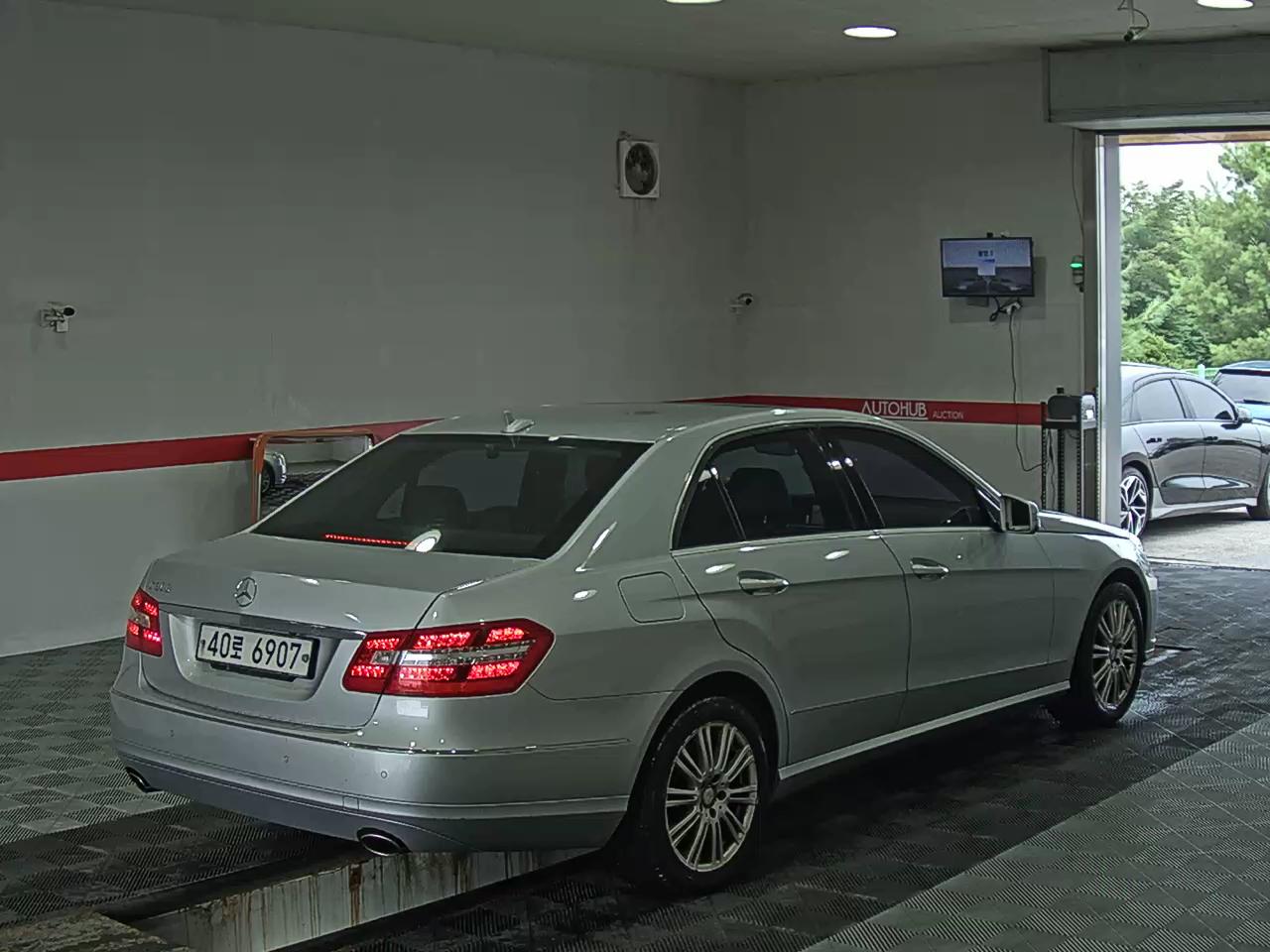 2011 - mercedes-benz e300