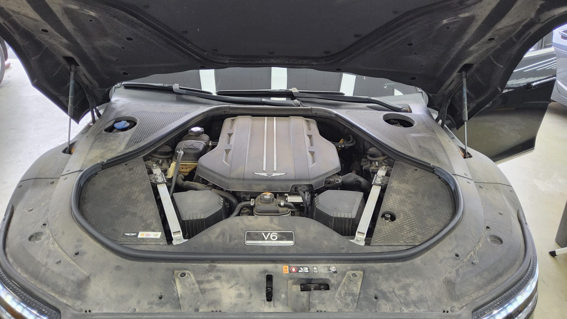 جينيسيس جينيسيس G90 2023 TURBO دفع رباعي BASE