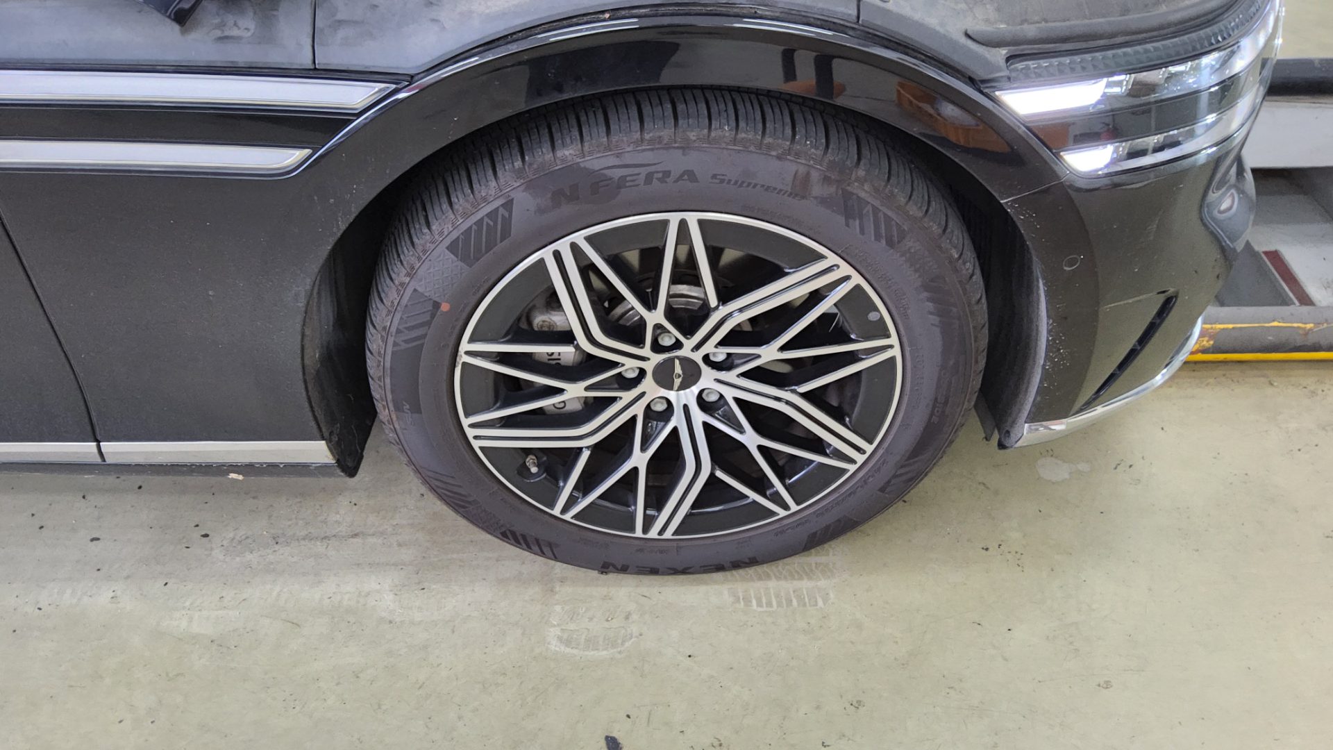 جينيسيس جينيسيس G90 2023 TURBO دفع رباعي BASE