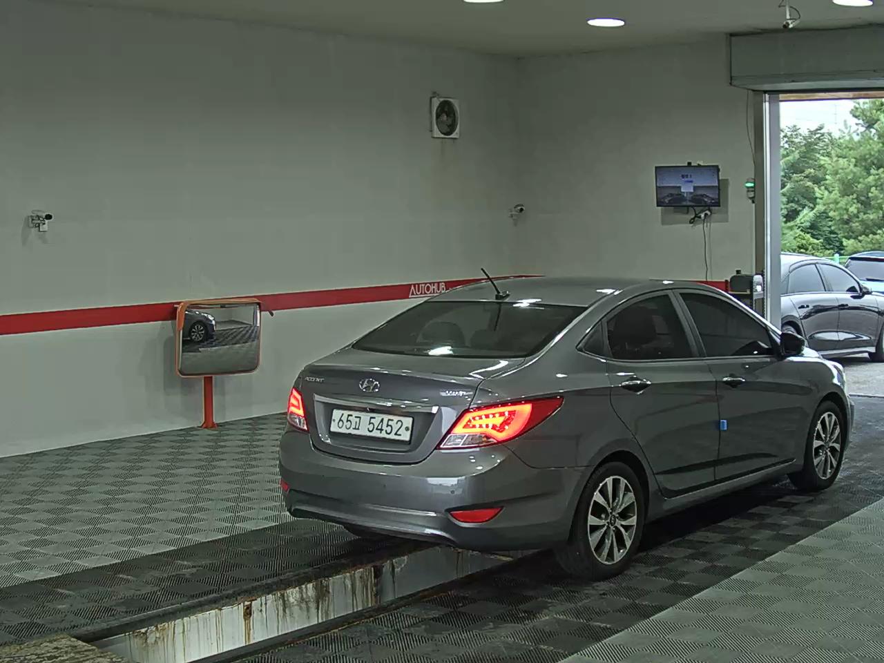 2015 - hyundai accent