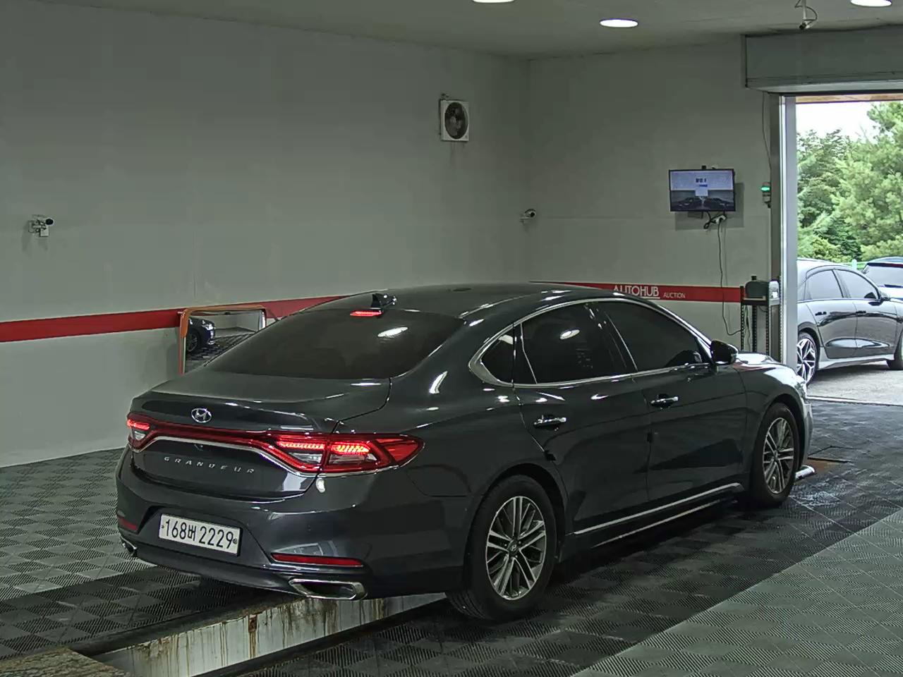 2018 - hyundai grandeur