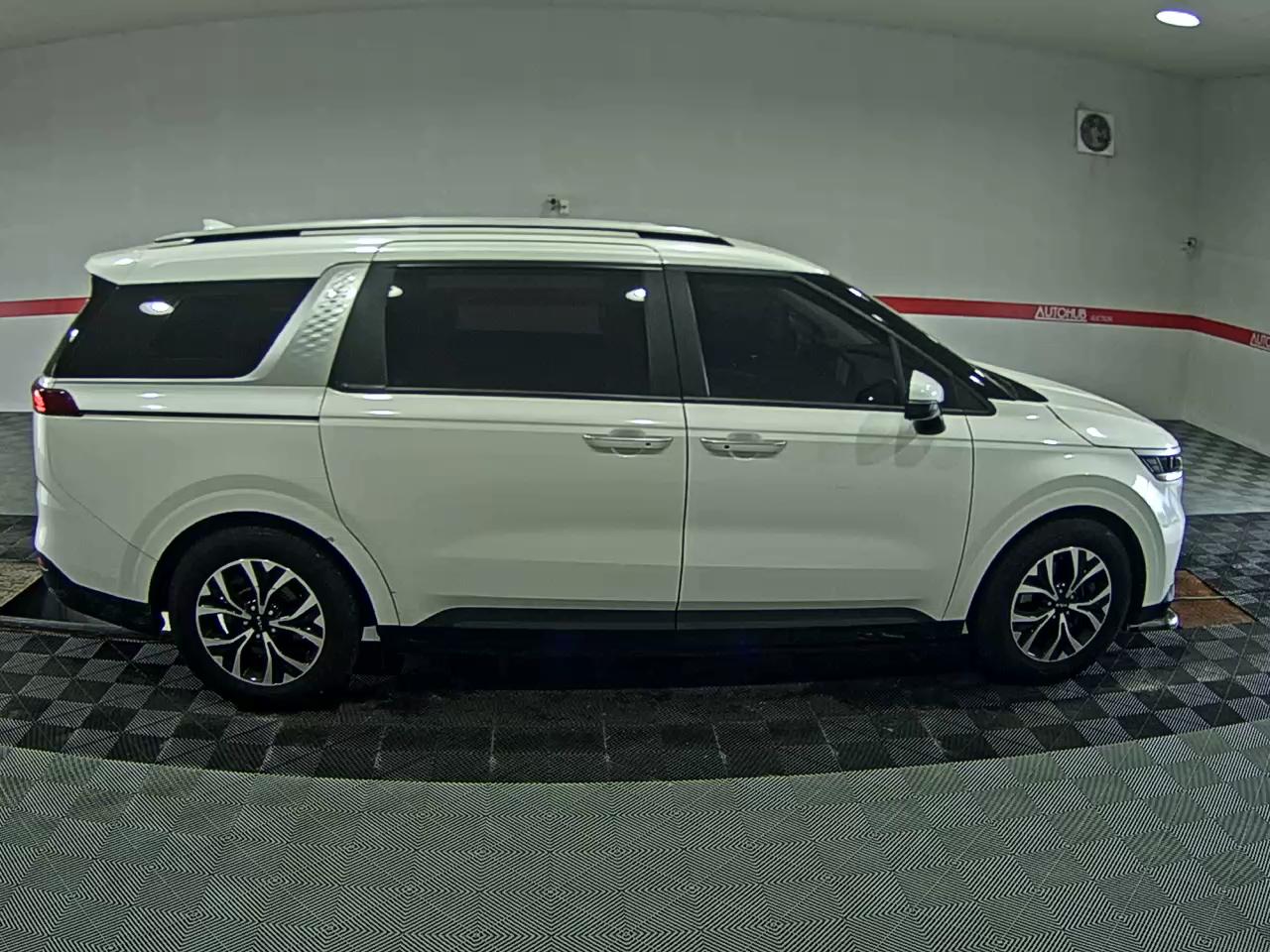 2023 - kia carnival