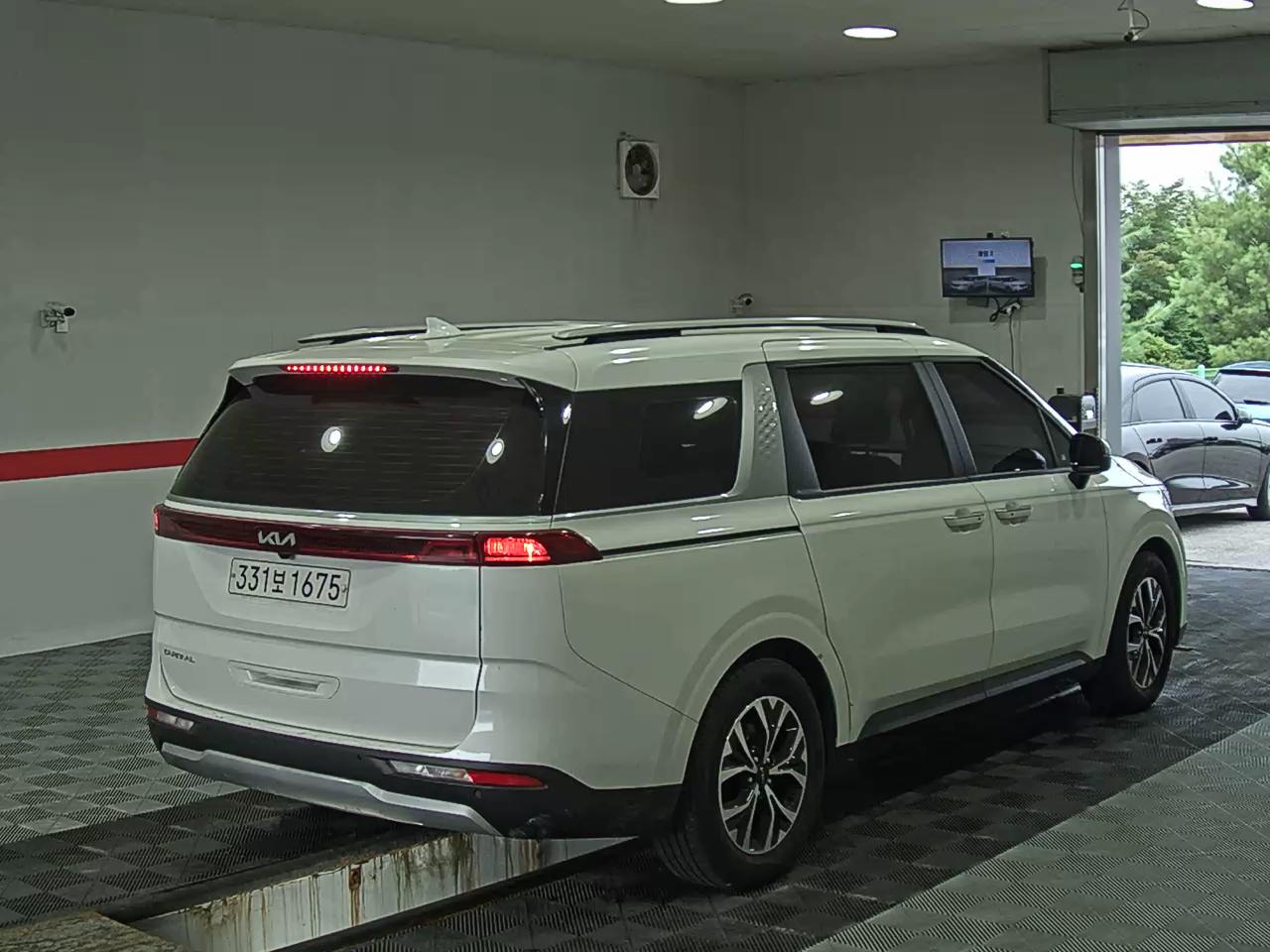 2023 - kia carnival
