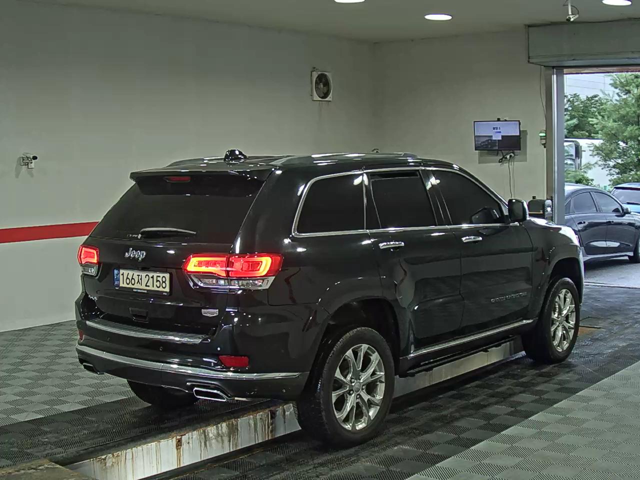 2021 - jeep grand cherokee