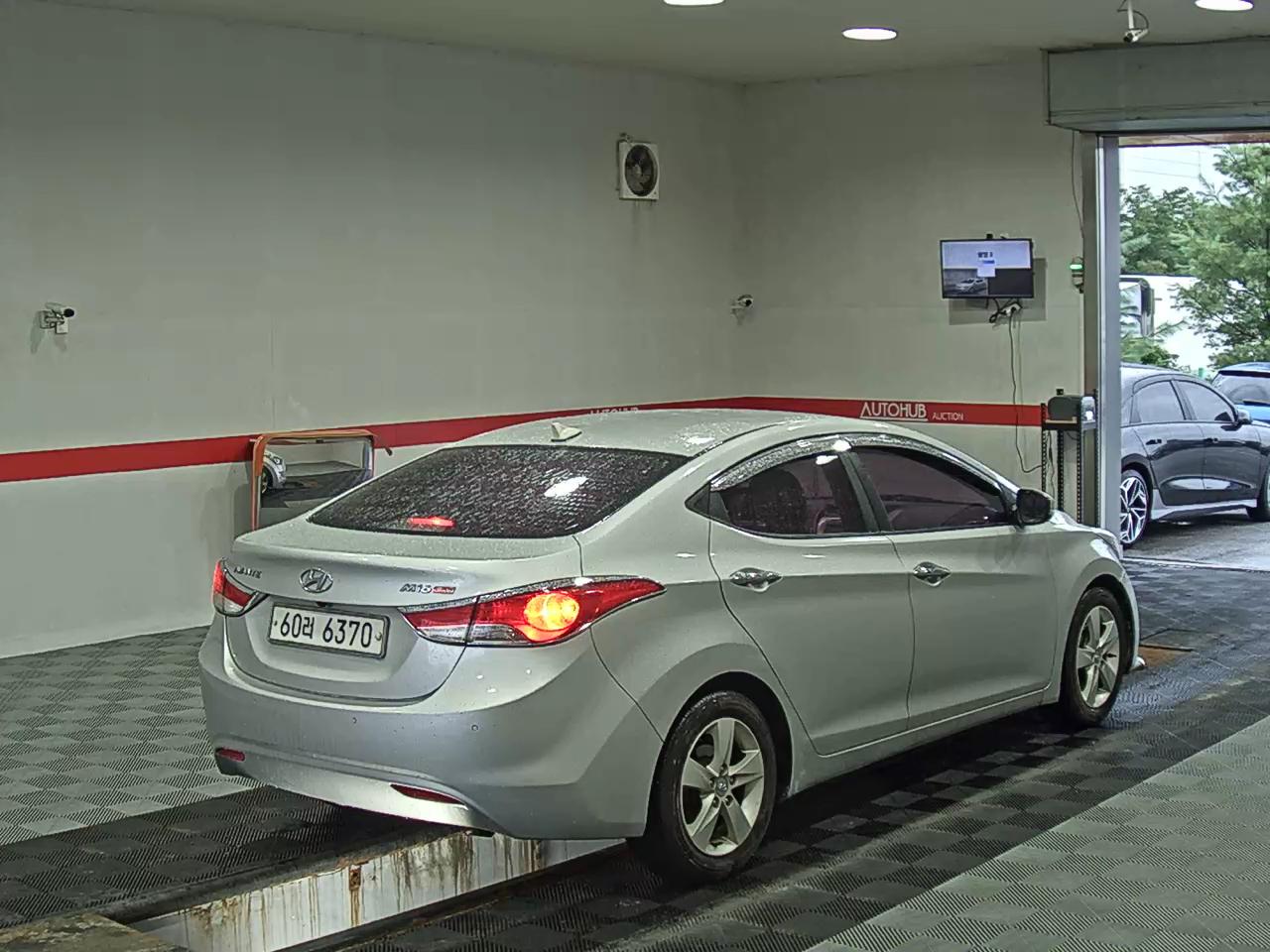 2011 - hyundai avante