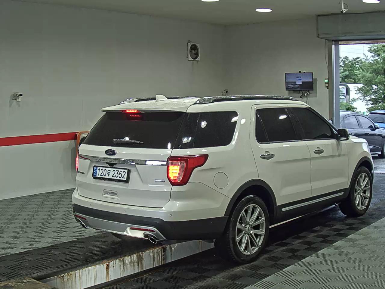 2017 - ford explorer