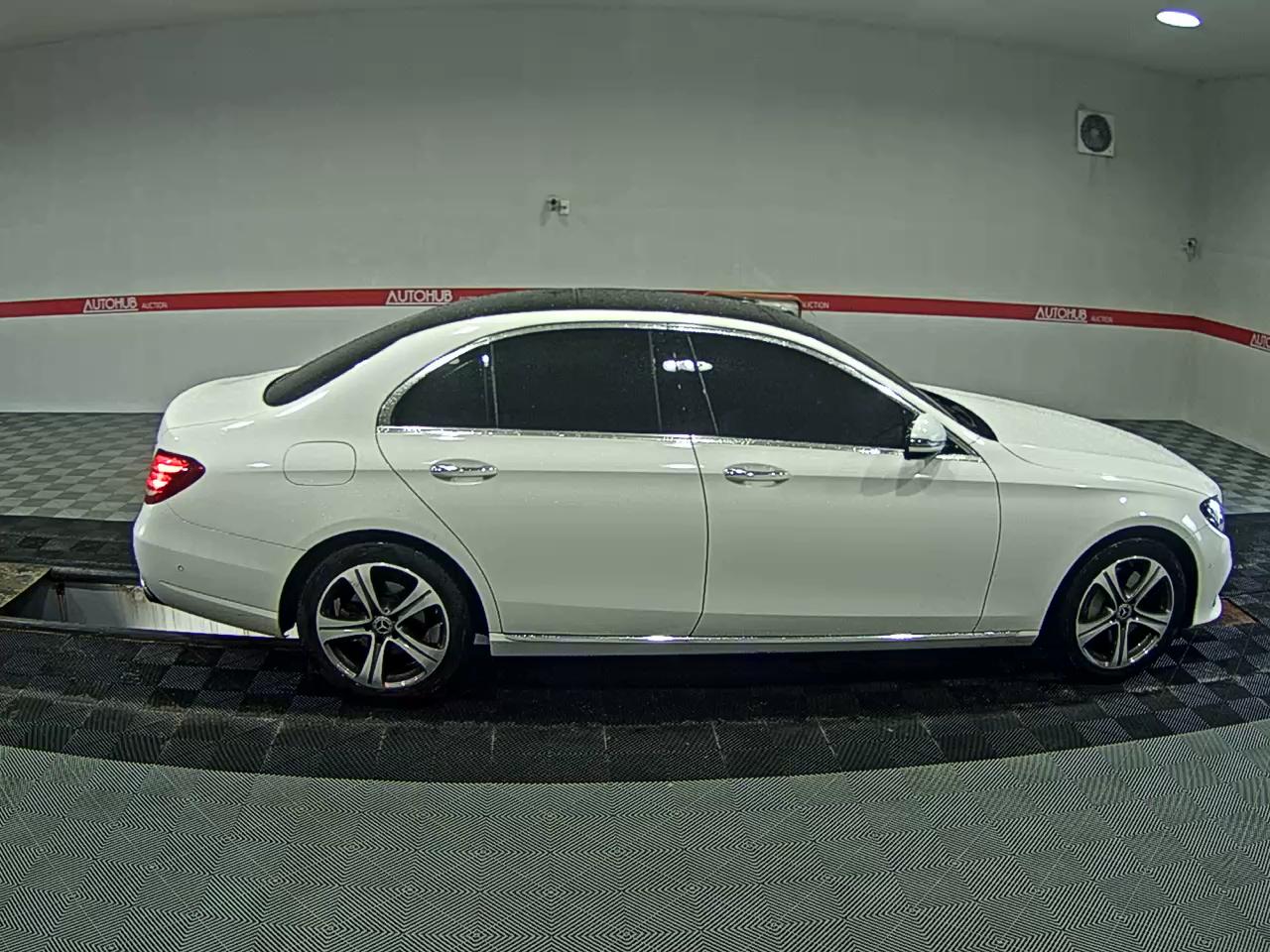 2019 - mercedes-benz e300