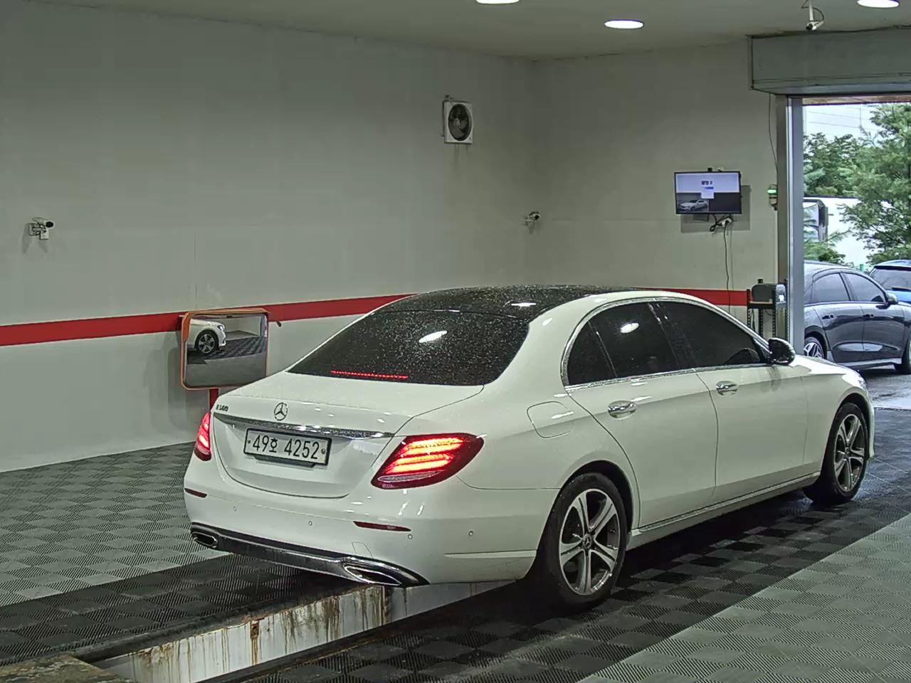 2019 - mercedes-benz e300