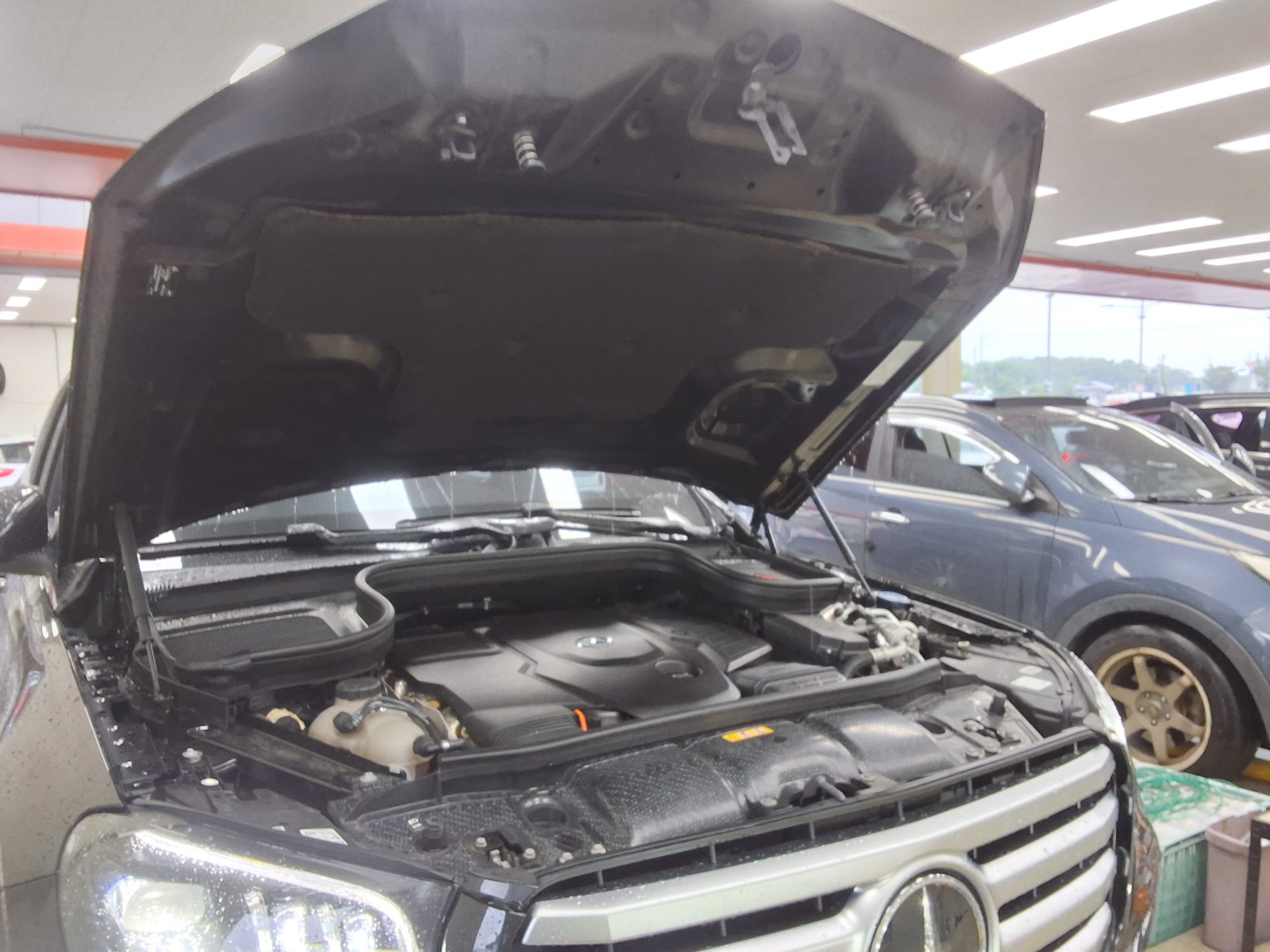 Mercedes-Benz Gls 450D 2024 — صورة 17